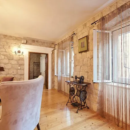 Capo - Old Town - Parking Apartment