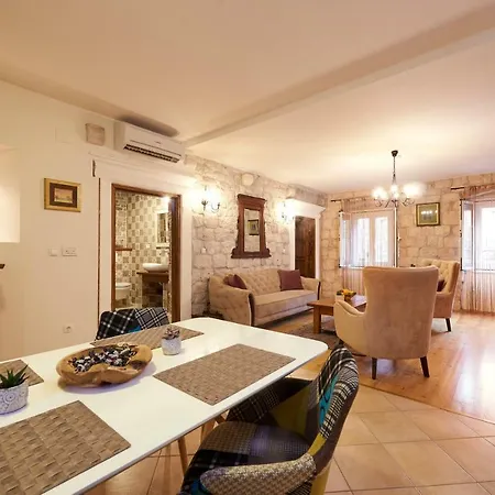 Capo - Old Town - Parking Apartment