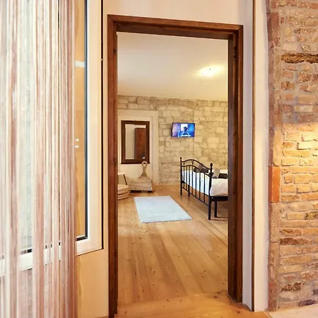 Capo - Old Town - Parking Apartment